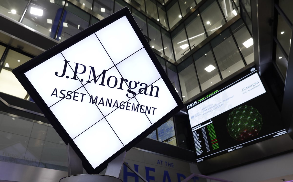 LSEplc's tweet photo. We are delighted to celebrate the launch of JPM Global Equity Premium Income UCITS ETF (JEPG) by @JPMorganAM on the @LSEplc. This ETF is designed to provide a solution for income-seeking investors, while reducing total equity risk .https://t.co/FxtlmOFuI1 #lsegetf https://t.co/NGirklLhp9