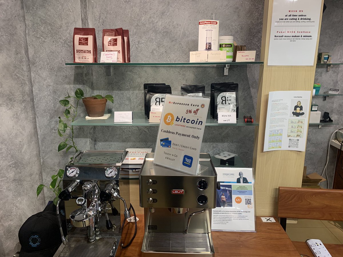 plan_marcus's tweet image. I’m at MyEspresso cafe in Malaysia run by @mykopikid (photo) talking lightning, liquid, price and much more and of course paying for our coffee with sats
So cool to meet bitcoiners whatever country I visit. #bitcoin provides on so many levels