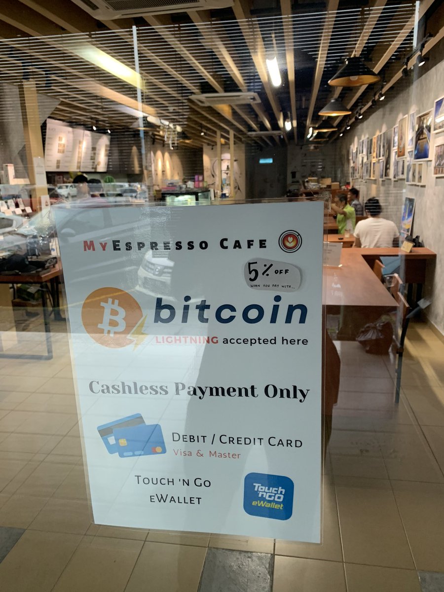 plan_marcus's tweet image. I’m at MyEspresso cafe in Malaysia run by @mykopikid (photo) talking lightning, liquid, price and much more and of course paying for our coffee with sats
So cool to meet bitcoiners whatever country I visit. #bitcoin provides on so many levels