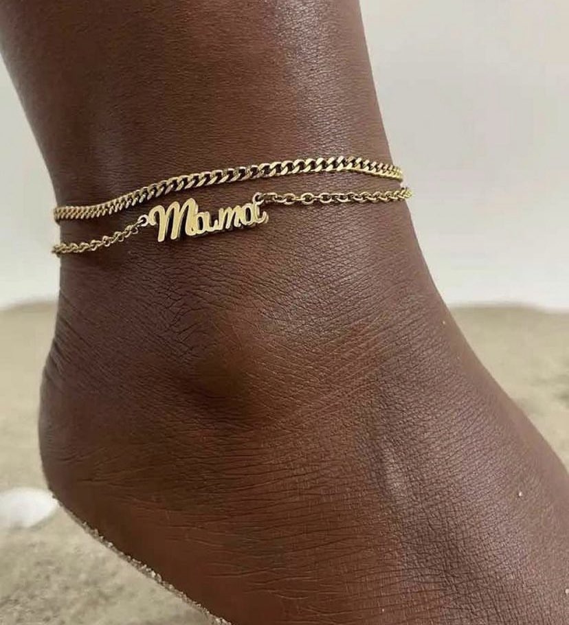 kostumbyteeta's tweet photo. Chained to style!
Cop your leg chains from us now and rock that edgy look! 💃✨
#LegChain #Fashionista https://t.co/FxYPNdYZ79