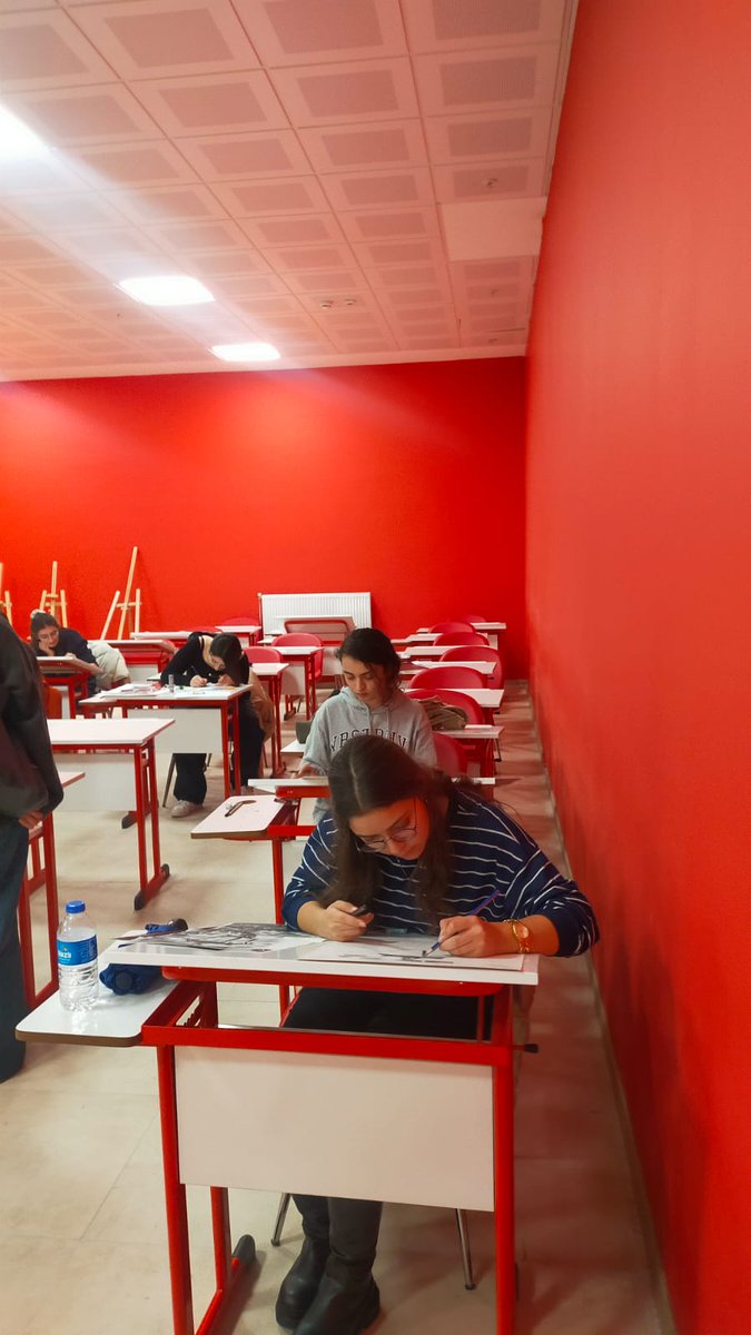 gamze6464's tweet photo. Ağızdan çıkan söz anlam bulur, zihinde yer bulan öge kalemden dökülünce çizim olur.Pamukkale  yurdumuzda  resim kursu öğrencilerimizin katılımıyla devam ediyor.
@omer_ilman @vildanbasbug @GSB_Denizli https://t.co/DS8LrDDauW