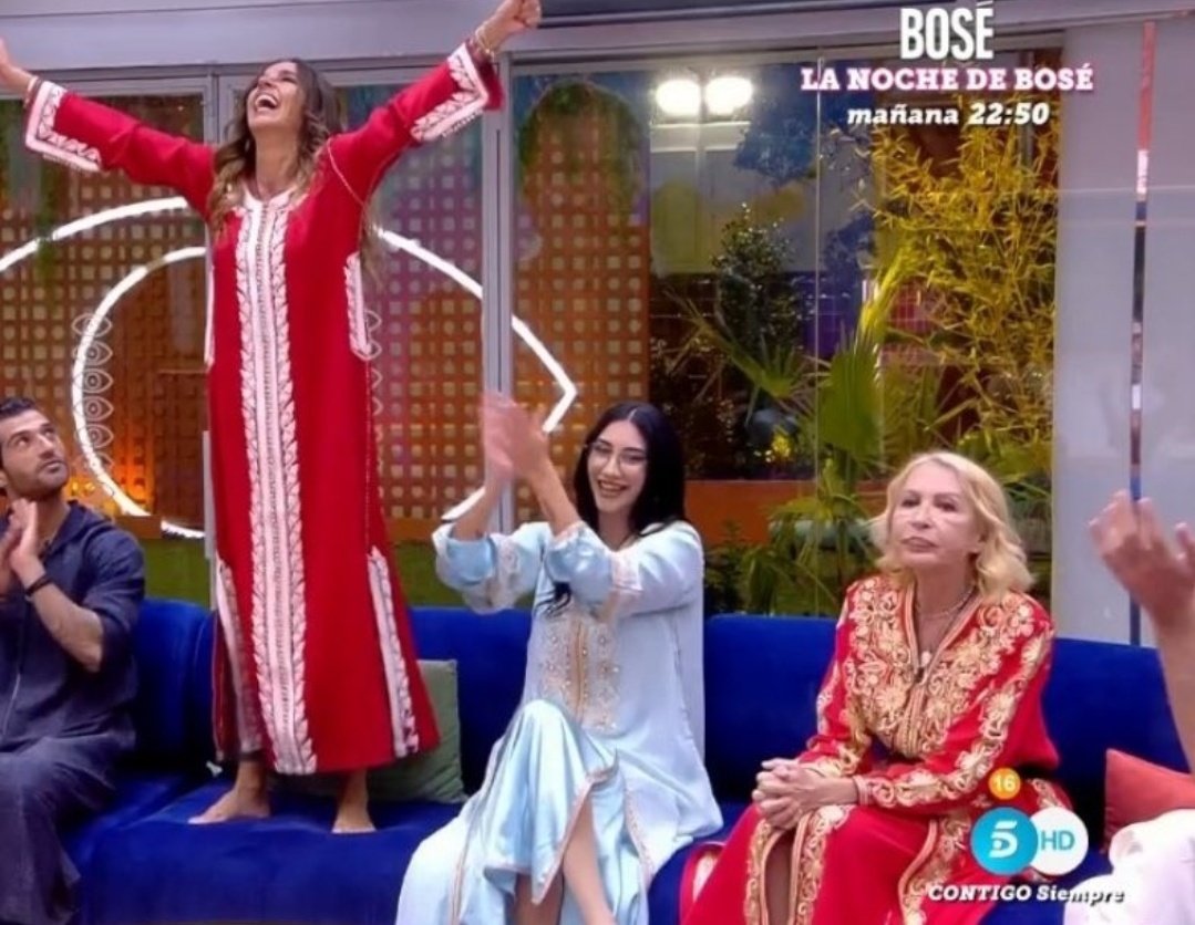 Cindys03836720's tweet photo. La Más hermosa y sincera! Se alegra de ver a sus amigas bien! Su sonrisa es el reflejo del alma! Y Laura jamás se alegró de ver a Carmen feliz!. Vaya diferencia!. @frasesdenaomii @StephanieR1c @NaomiFanghvip8 @CrazyRealitie #GHVIP7D #GHVIP5D #GHVIP6D https://t.co/gTaqoHypHz