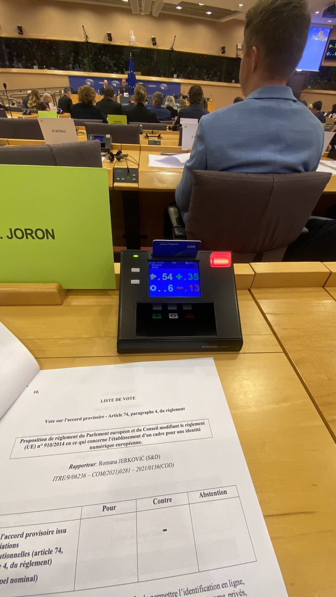 ✅ Avec mon collègue @Rob_Roos d’@ecrgroup qui se bat également contre ce nouvel outil de traçage et d’exclusion dit “passeport européen d’identité numérique” #eIDAS #IDWallet nous avons voté ce matin contre ! 

🗳️Rdv en février pour le vote final.