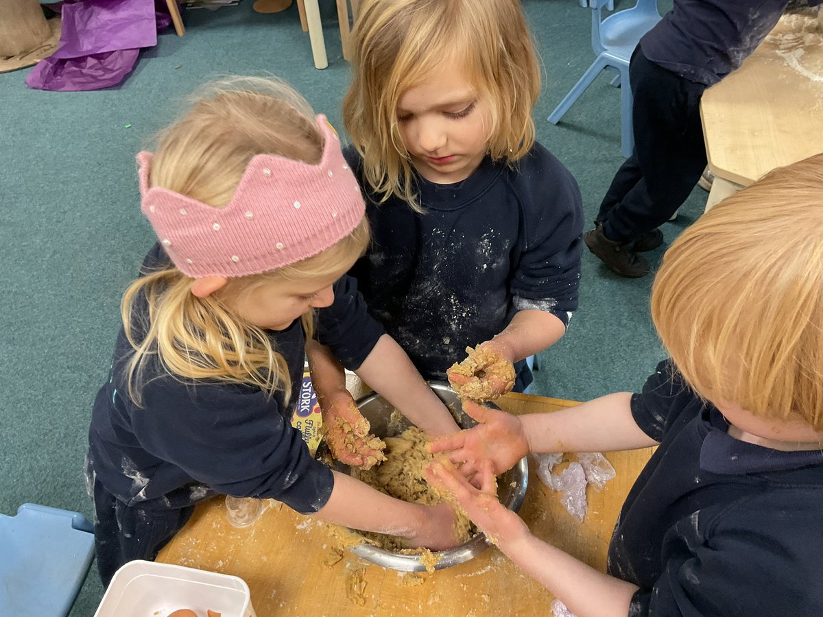 MonktonRecep's tweet photo. Thanks for the surprise, Gingerbread Man. We loved baking today! #MonktonRecep https://t.co/BaUSSZW5WE