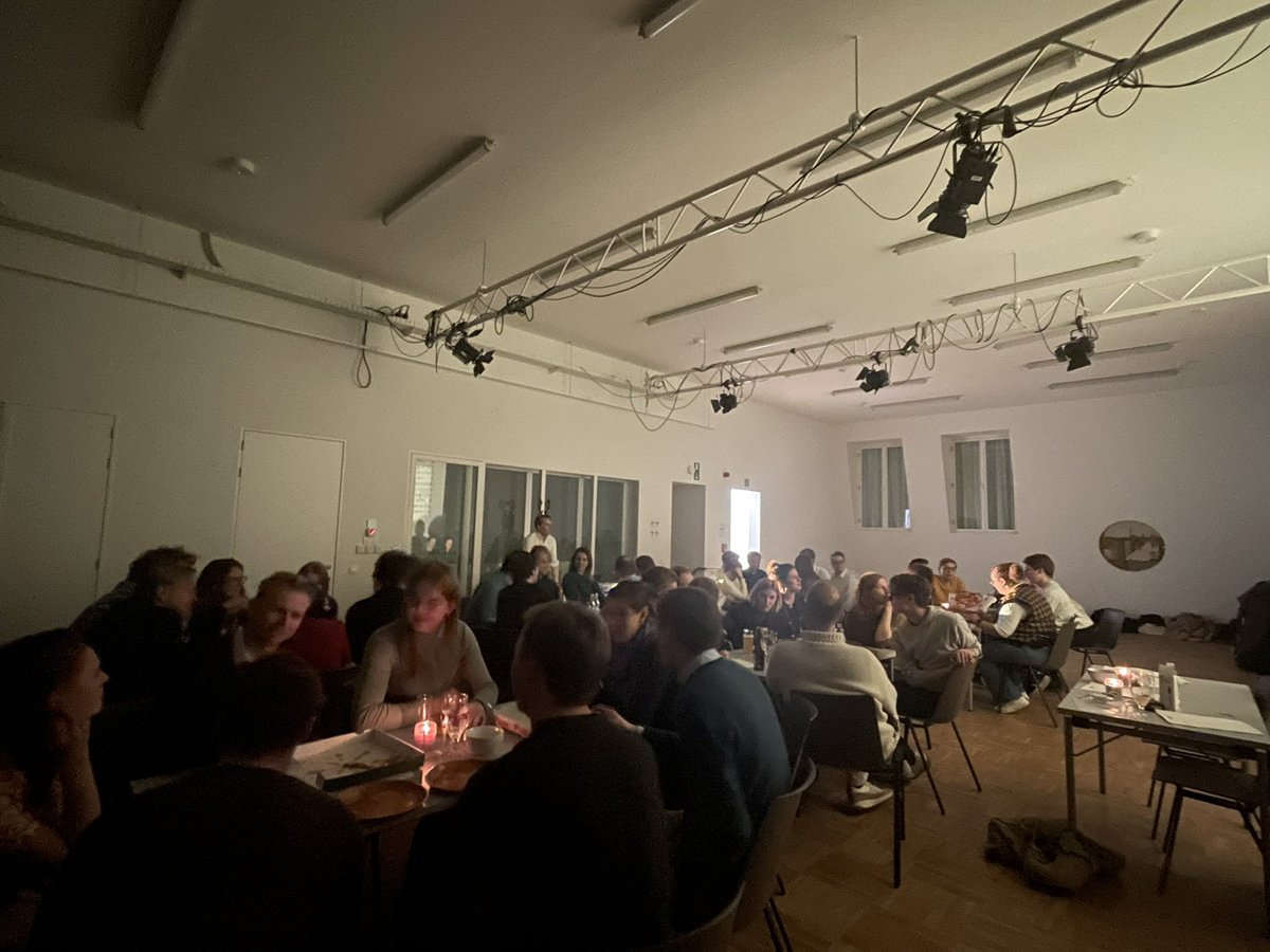 Hele geslaagde tweede editie van de GroenLinks/PvdA Brussel Pubquiz! 🍻 Deze keer helemaal in het thema van Europa met het oog op de verkiezingen in juni 2024 🇪🇺. Campagneclub ‘de Europeanen’ waren ook op bezoek <a href="/PvdABrussel/">PvdA Brussel/België</a> #linksesamenwerking