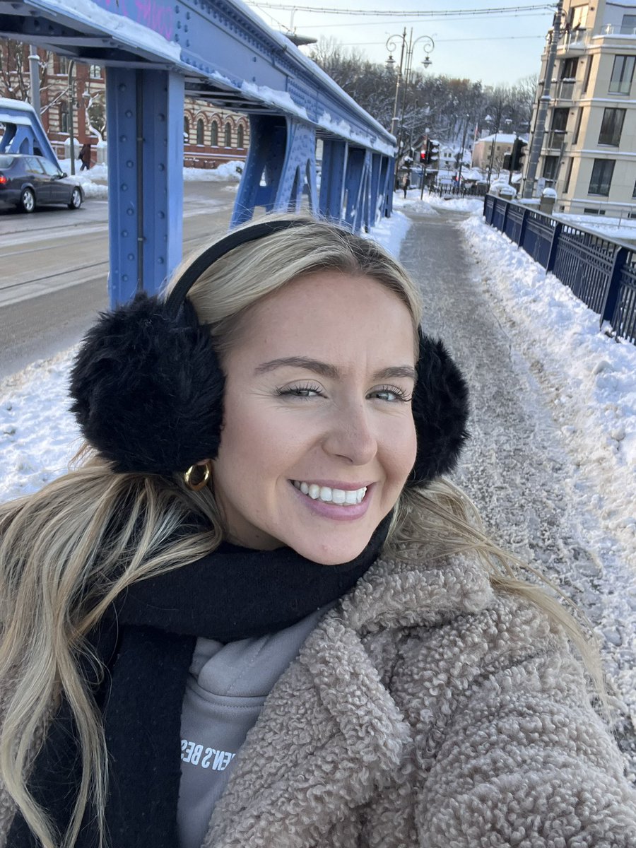 Lauren Round tweet media