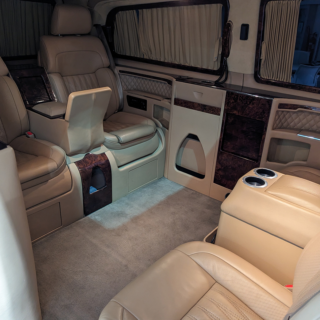 BBujarkay's tweet photo. ☝🏻 ¡Hoy os mostramos esta increíble @MBenzEspana #Viano! 🚙
Versátil, cómoda y lujosa, ideal para el transporte de pasajeros con características premium
¡Ven a verla a nuestras instalaciones! 😜 #MercedesBenz #ClaseV #Alquiler #Jaen #Venta https://t.co/2cWx8tkAET