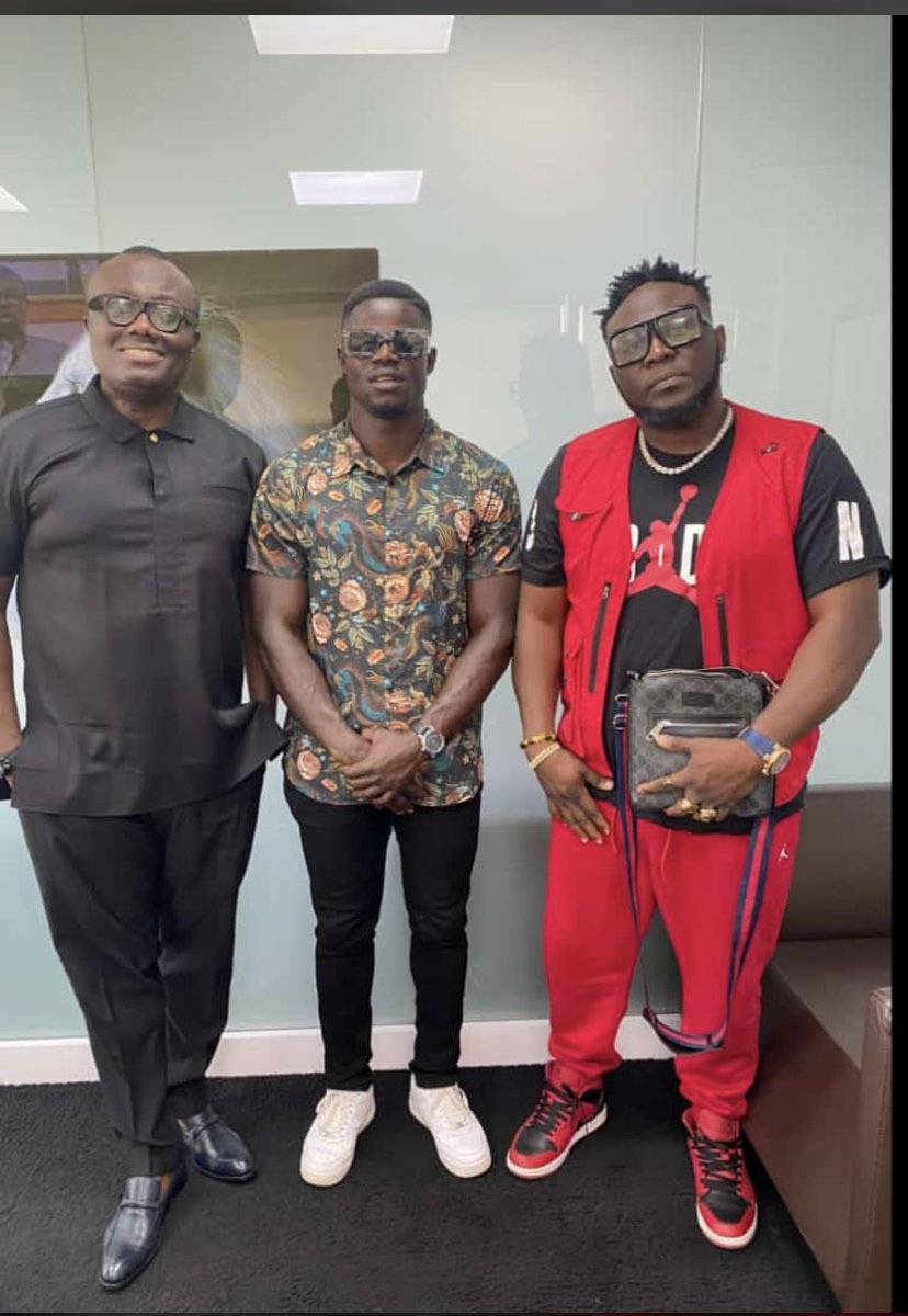 TheRealBolaRay's tweet photo. Welcomed Ghanaian-British boxer Freezy Macbones to the office.
Likened to the legendary Mike Tyson, Freezy is destined for greatness.
Excited to always sow into the lives of others.
#ImpactAt25 #BolaRay https://t.co/Oznf5jueZ6