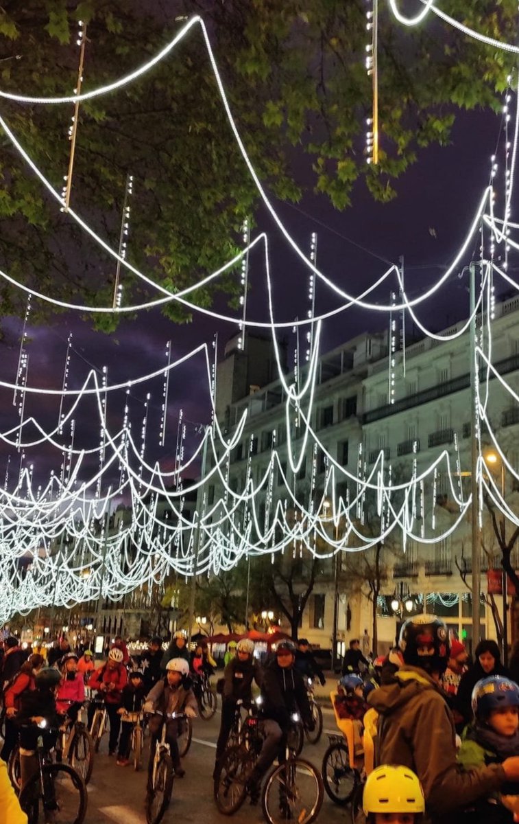 Se dice, se cuenta, se rumorea,... que el #Biciluz2023 🎅🚴‍♂️🚴‍♀️🎄será el 🗓jueves 21 de diciembre a las ⏰️18h, desde 📍Cibeles
¿Será una fake, un error, una broma,...? 🥴 o... ¿Será verdad?😃
¡¡Qué nerviosssssssss!!🙀