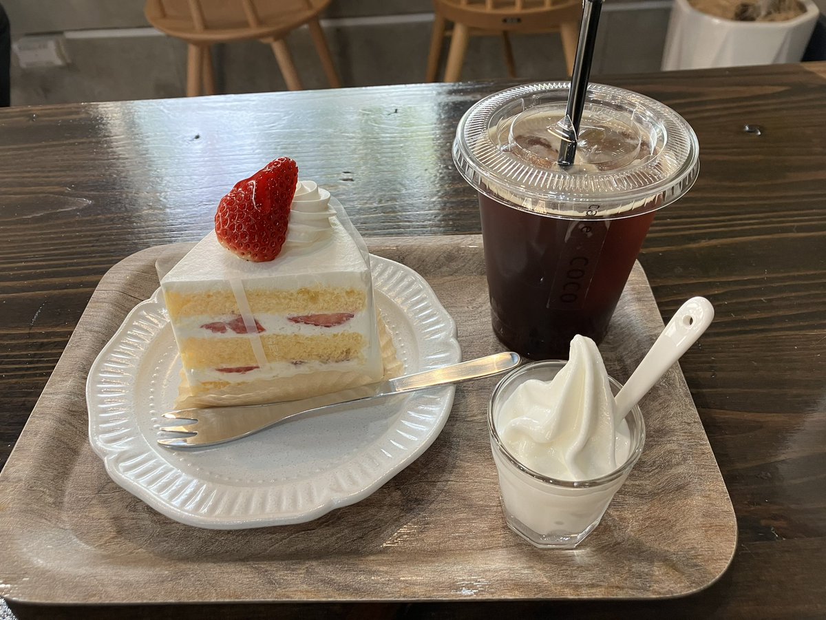 e_chai's tweet photo. カップのメッセージって結構嬉しいもんですね😌こちらこそいつも美味しいコーヒーとスイーツ、ありがとうございますです🍰☕️
12月なのにそんなに寒くないし気持ちの良いお天気☀️最近散歩し過ぎて体力ついた気がする😁 https://t.co/LcARmsLKuD