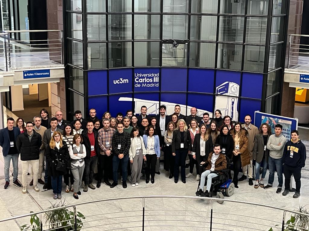 LADICIM's tweet photo. 🧪 En su segunda charla, Carlos abordó los retos y oportunidades en la publicación científica, esencial para el progreso en I+D🤝 Agradecemos a los organizadores por invitarnos y darnos la oportunidad de inspirar a #FuturosCientíficos https://t.co/eGsfdLszag