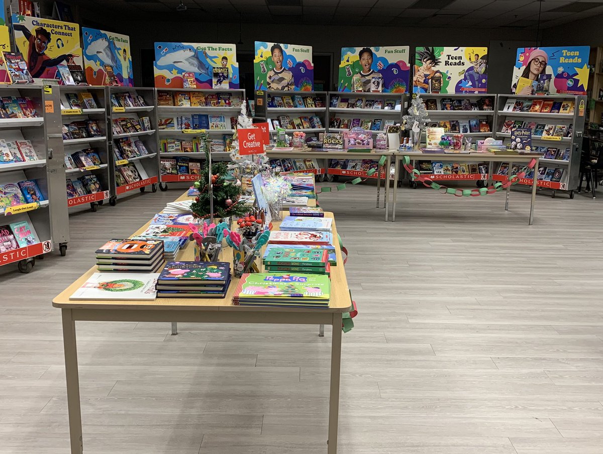 SJPIILibrary's tweet image. 🎄📚Today is the last day to visit our Scholastic Book Fair! Families are also welcome to visit between 9:00 am-4:00 pm. Closed at lunch- 11:50-12:50. It’s exciting to see our students finding many fantastic books, posters &amp;amp; other treasures too!! 🎉@SJPIIOakville @scholasticCDA