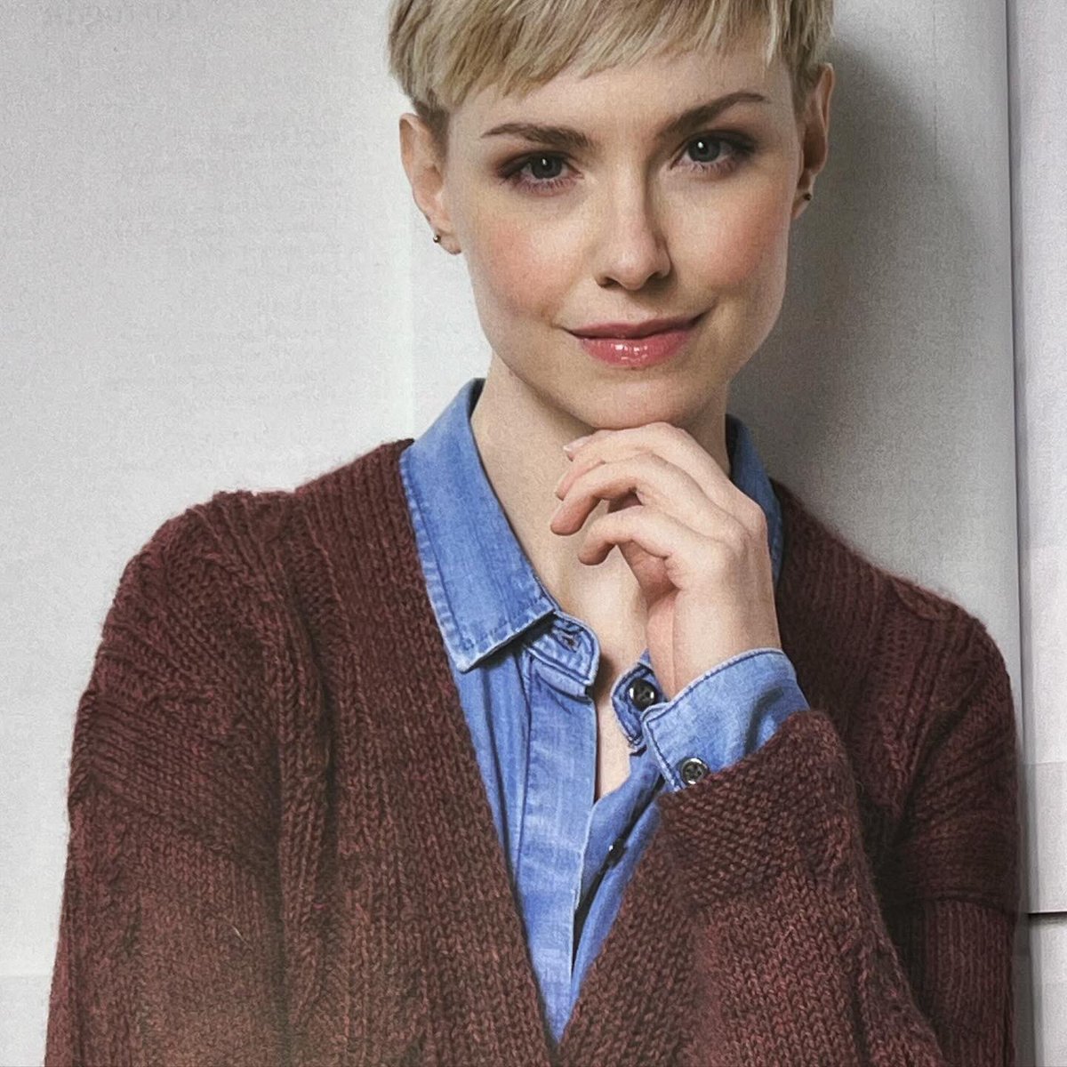 Purlemma's tweet photo. My Winter Iris Cardigan pattern is in this month’s @TheKnitterMag issue 196!
The beautiful yarn is Harvest Hues by John Arbon Textiles and the gorgeous shade is called Rosebay 😍🧶
Lovely photos by The Knitter Magazine ❤️
#JohnArbonTextiles
#HarvestHues
#TheKnitterMagazine https://t.co/S5kDBPj3QR