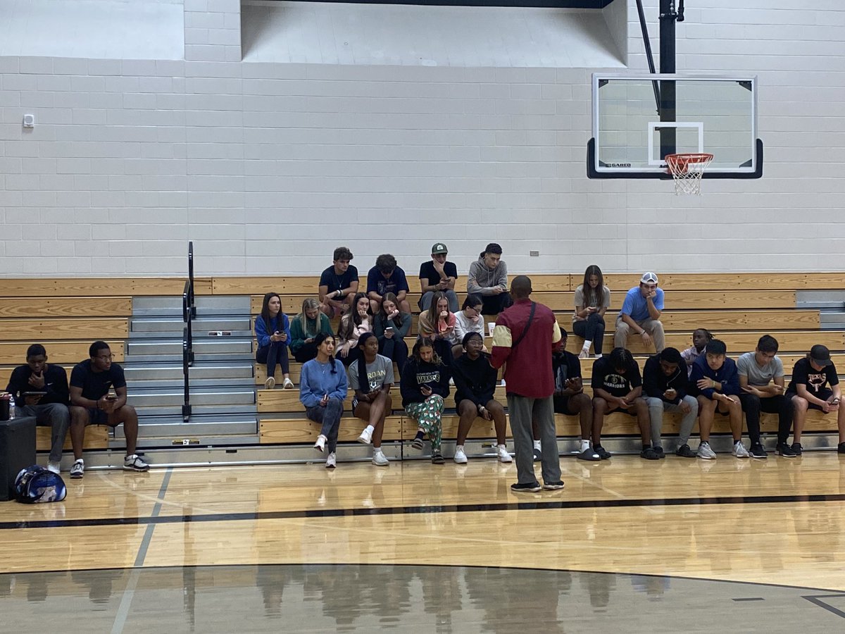 InPlaymakers's tweet image. Thankful to speak at Jordan FCA Huddle!