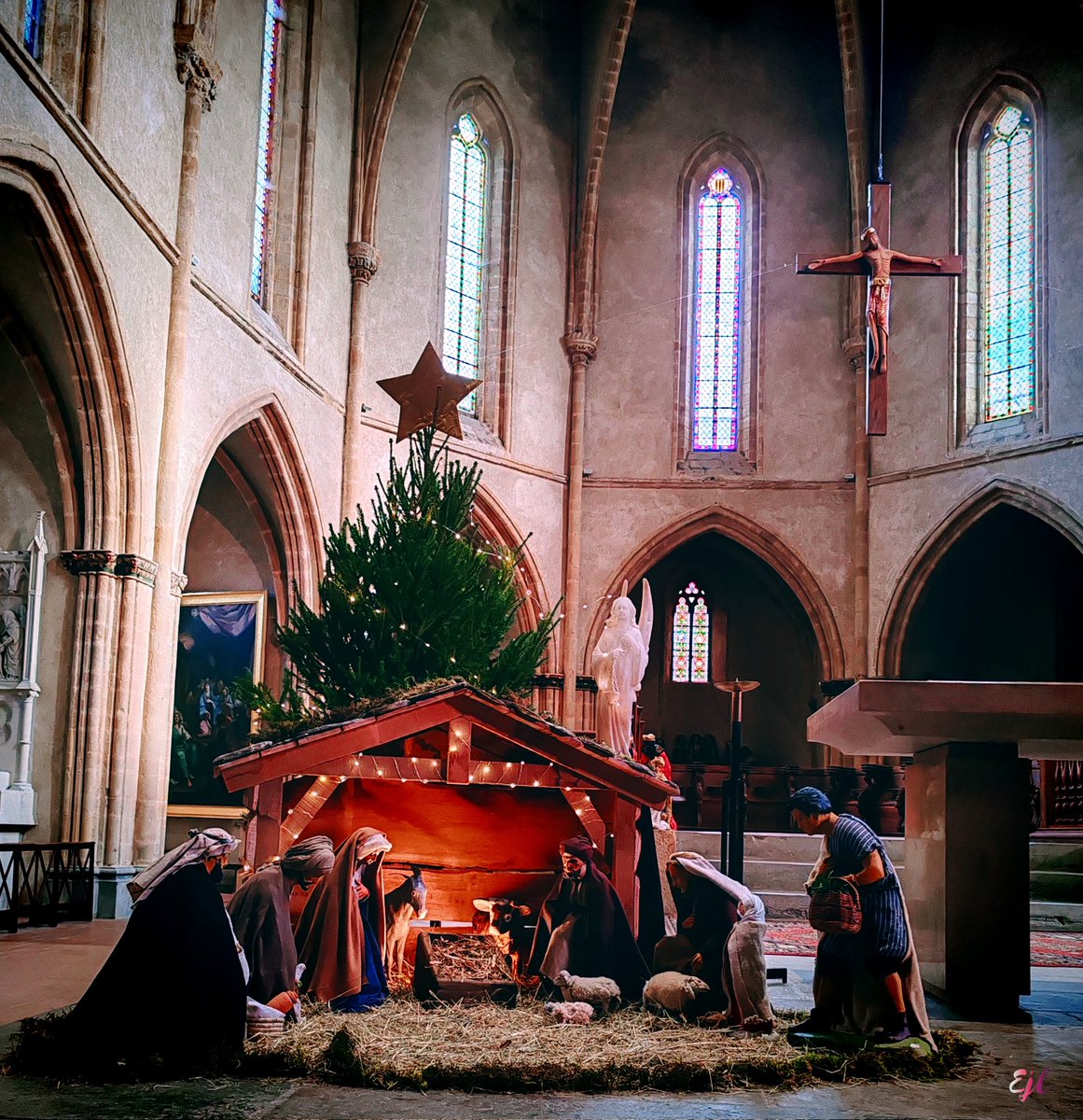 AngelierJulia's tweet image. J'ose dire : je vais fêter #Noel
J'irai assister à la #messe de la veillée, je serai éblouie par la naissance du #christ et comme chaque année je verserai ma petite larme. Je ferai un bon repas en son honneur j'offrirai mes offrandes
Et je vous emmerde les #FachosIslamoGauchos 🖕