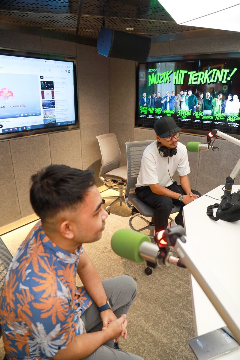 ArteffectsMedia's tweet photo. Terima kasih @ERAdotje menjemput @lahdoubleo bersama komposer #Alhumaira @hafizhamidun di konti petang ini.

Terus strim Alhumaira di semua platform muzik digital dan semestinya dengarkan di Era - Muzik Hit Terkini 🫶🏻 https://t.co/fRK3UBQt2l