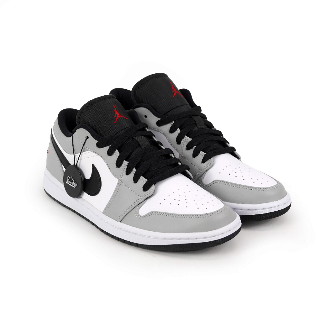 Nike Air Jordan 1 Low Light Smoke Grey
#Jordan1 #AirJordan1 #LightSmokeGrey #PriaFashion #Sneakerheads #StreetStyleMen #FashionInspo #ShoeGameStrong #MensFashionTrends #Jordan1Low