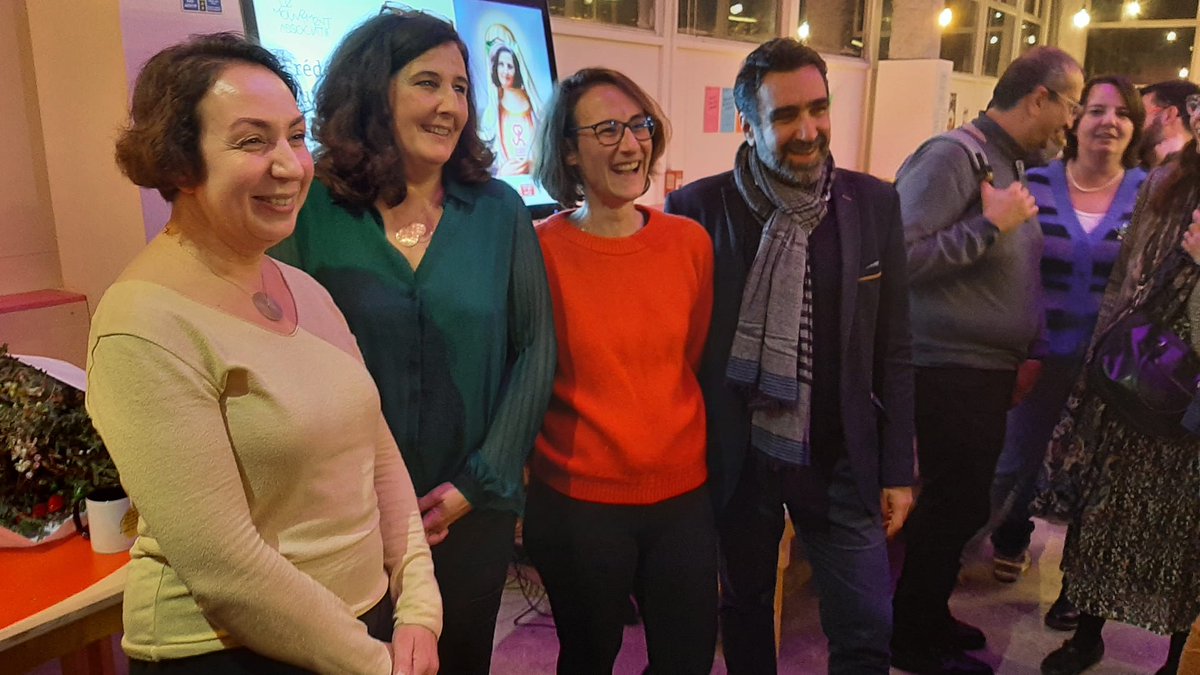 Claire Thoury tweet media