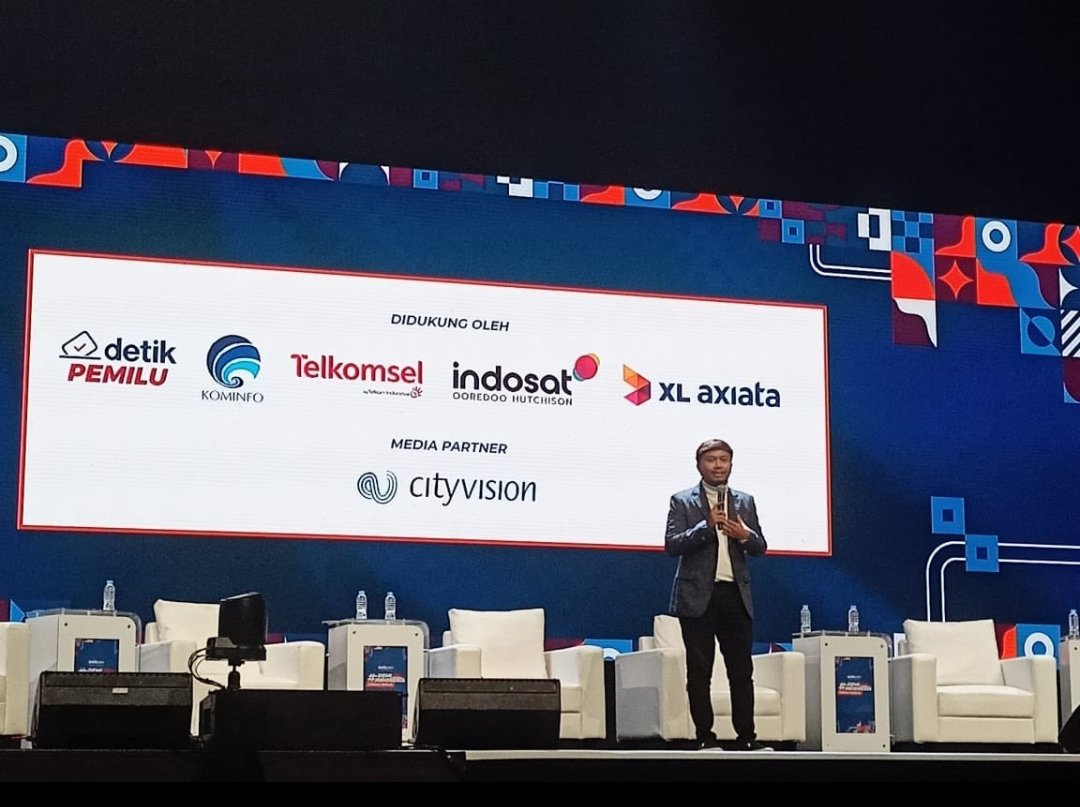 Biar gak serius amat nih acara nya, ada Ali Akbar lho hadir stand up comedy d acara tsb. 
#DemiIndonesiaCerdasMemilih
#detikpemiludamai