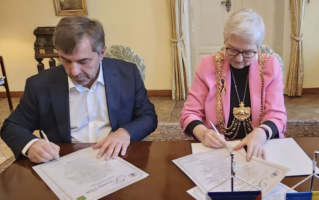 Yesterday, we signed a Friendship Oath with the city of Kharkiv. 🤝🇺🇦 The Oath marks the start of negotiations to develop a more permanent link between the two cities with a view to signing a fuller Friendship Agreement in the future. Find out more: orlo.uk/B4uph