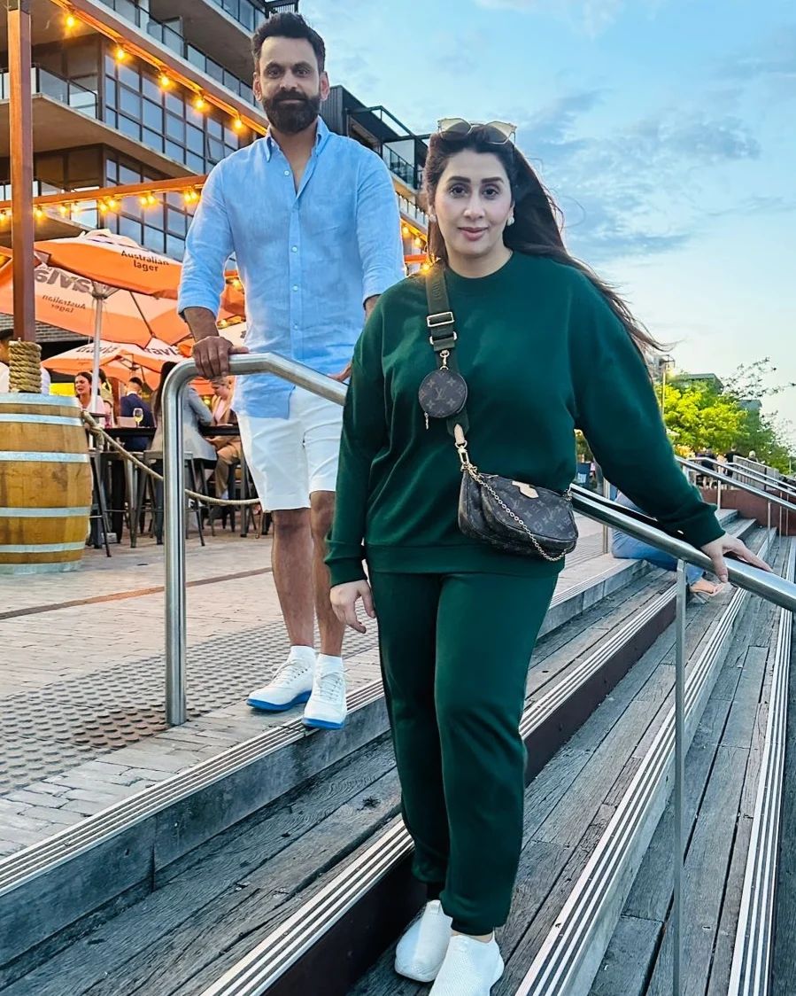 ShowbizAndNewz's tweet photo. Mr. & Mrs. #MHafeez chilling in Australia https://t.co/ZZfQcLD0nL