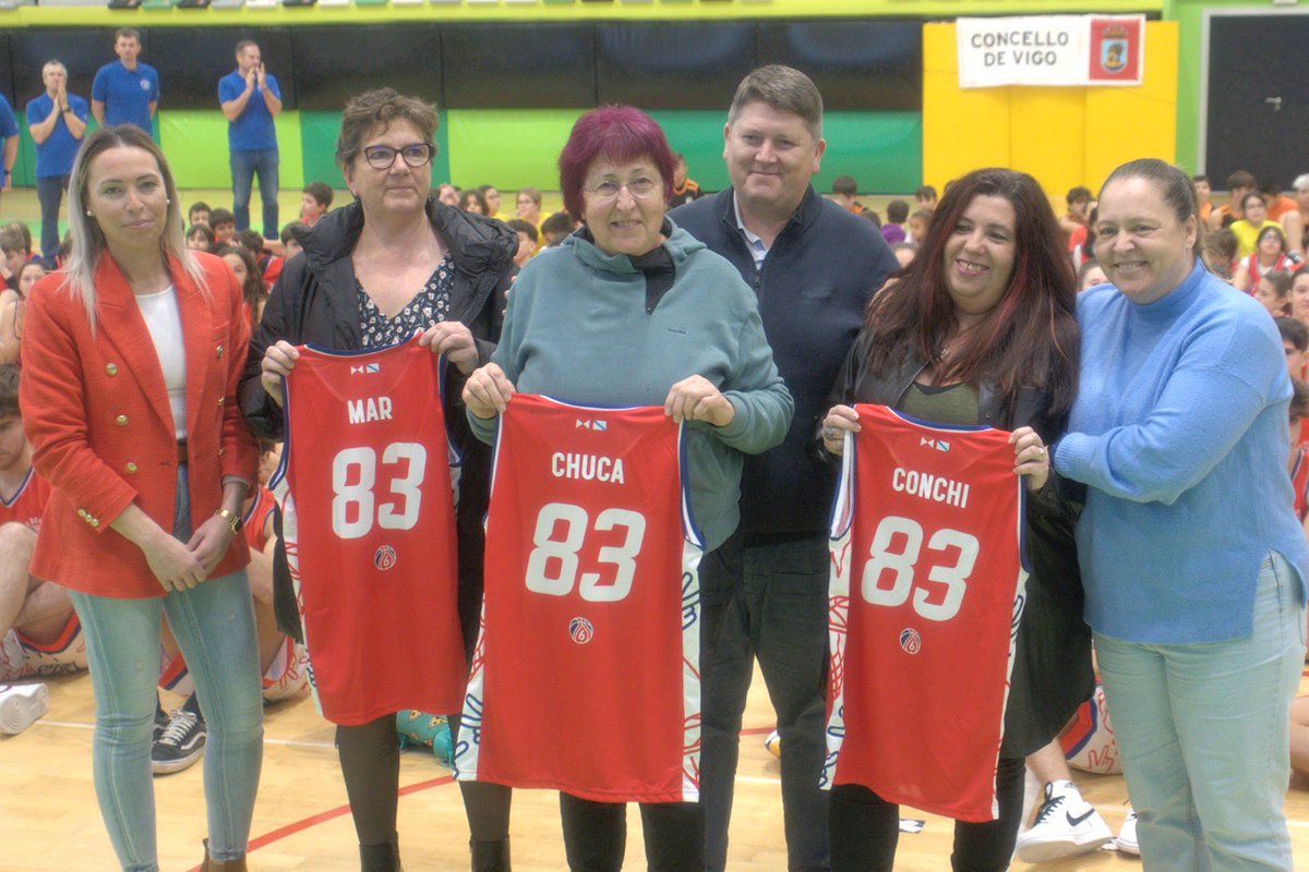 🏀 Outro dos recoñecementos foi para tres mulleres cunha gran pegada nestes 4️⃣0️⃣ anos de historia do <a href="/CBSeisNadalCoia/">Seis do Nadal - Coia</a>.

👏🏻 Conchi, Mar e Chuca foron presidentas e secretaria do club e o seu traballo foi fundamental para o crecemento da entidade!

✌🏻 MOITAS GRAZAS ás tres! #GOS6IS