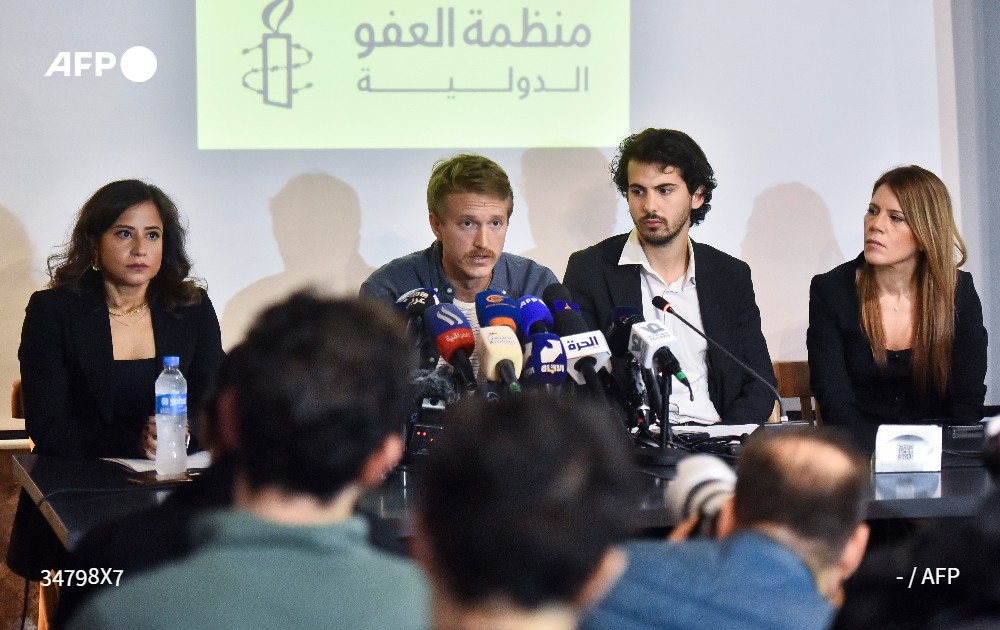 AFPar's tweet photo. وقال الصحافي في وكالة #فرانس_برس ديلان كولينز عقب الإعلان عن نتائج التحقيق "لست متأكداً من فائدة هذه التحقيقات. أعلم أنها لن تحيي عصام، وأعلم أنها لن تساعد كريستينا على المشي مجدداً". وأضاف "لكن ما أتمناه هو أن تكون على الأقل بمثابة بداية لآلية عدالة ومساءلة". https://t.co/i5YU1Rk2Im