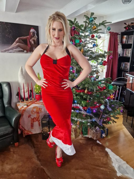 Some pictures from my naughty christmas corner.  Making new film every day untill 24th dec.  Follow me<a href="/tag/porn"class="tags"><span>#porn</span></a><a href="/tag/christmas"class="tags"><span>#christmas</span></a><a href="/tag/pornstar"class="tags"><span>#pornstar</span></a><a href="/tag/svensk"class="tags"><span>#svensk</span></a>
