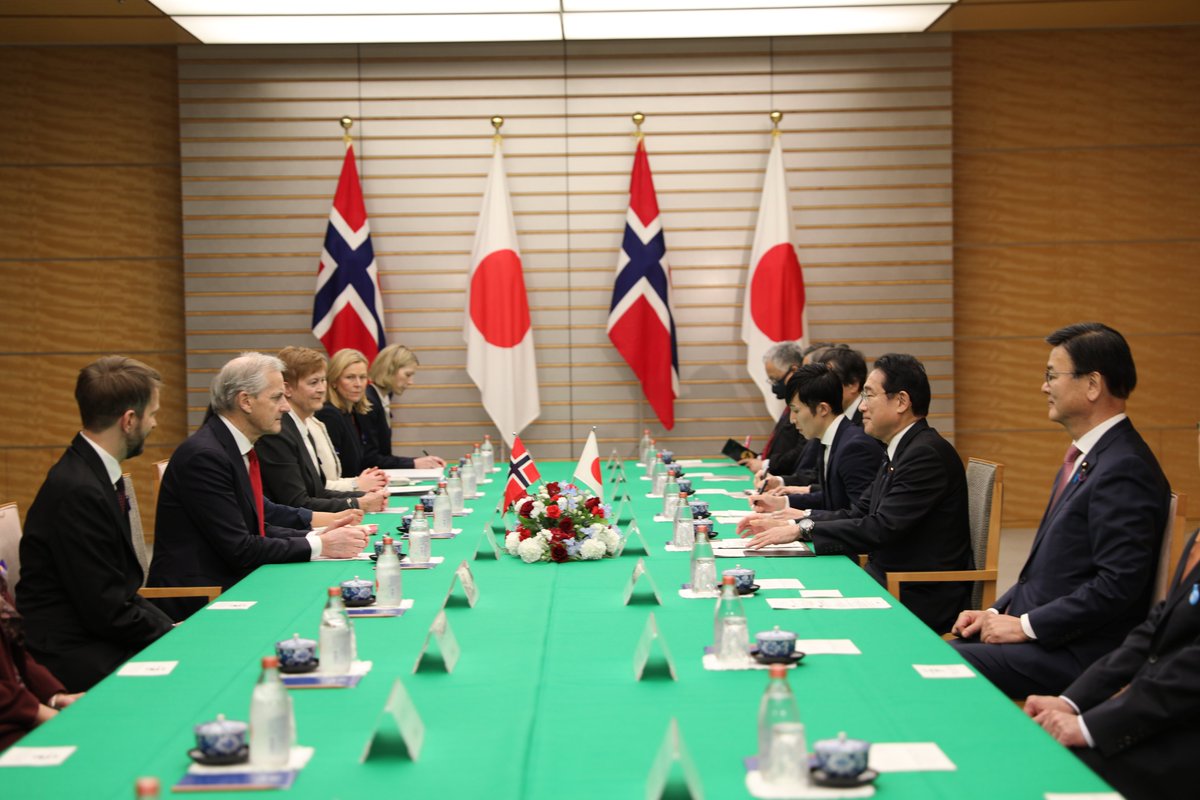 NorwayinJapan's tweet photo. 7日、訪日中のヨーナス・ガール・ストーレ首相は日本の岸田文雄総理大臣と首脳会談を行いました。
ノルウェー・日本間の新しい戦略的パートナーシップに関する共同声明では、グリーンシフトをはじめ幅広い分野で協力関係を強化することが発表されました🇯🇵🤝🇳🇴 https://t.co/6YJlY5UcCG