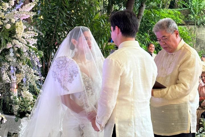 071223 • <a href="/donnypangilinan/">Donny</a>’s IG UPDATE

“Our ate is now married 🤍 
Here’s to your new chapter, love you and Kike so much 💍”

#DonnyPangilinan | #DonBelle