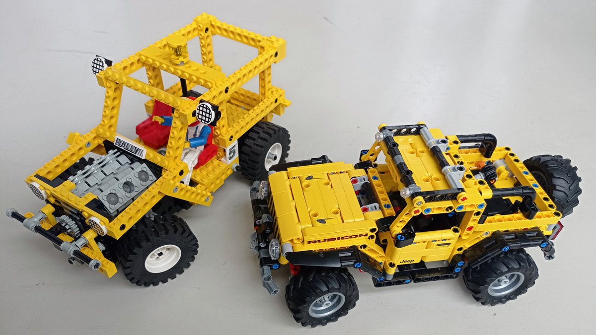 LEGO Technic 4x4 sets 8850 (1990) vs 42122 (2021). For the series 'the evolution of technology', @svalver.