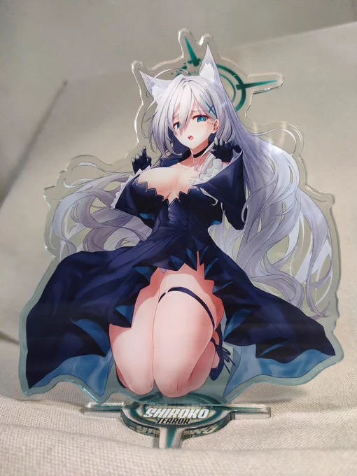 Comifuro+ComicFiesta New Merch Preview #2Shiroko Terror 17cm Double-sided Acrylic Standee~ UwUShe looks more MASSIVE that I expected (yes, both size and thicc wise) so please have a look yourselves at our booth~Available soon in Comifuro17 ID and ComicFiesta2023 KL!!! 