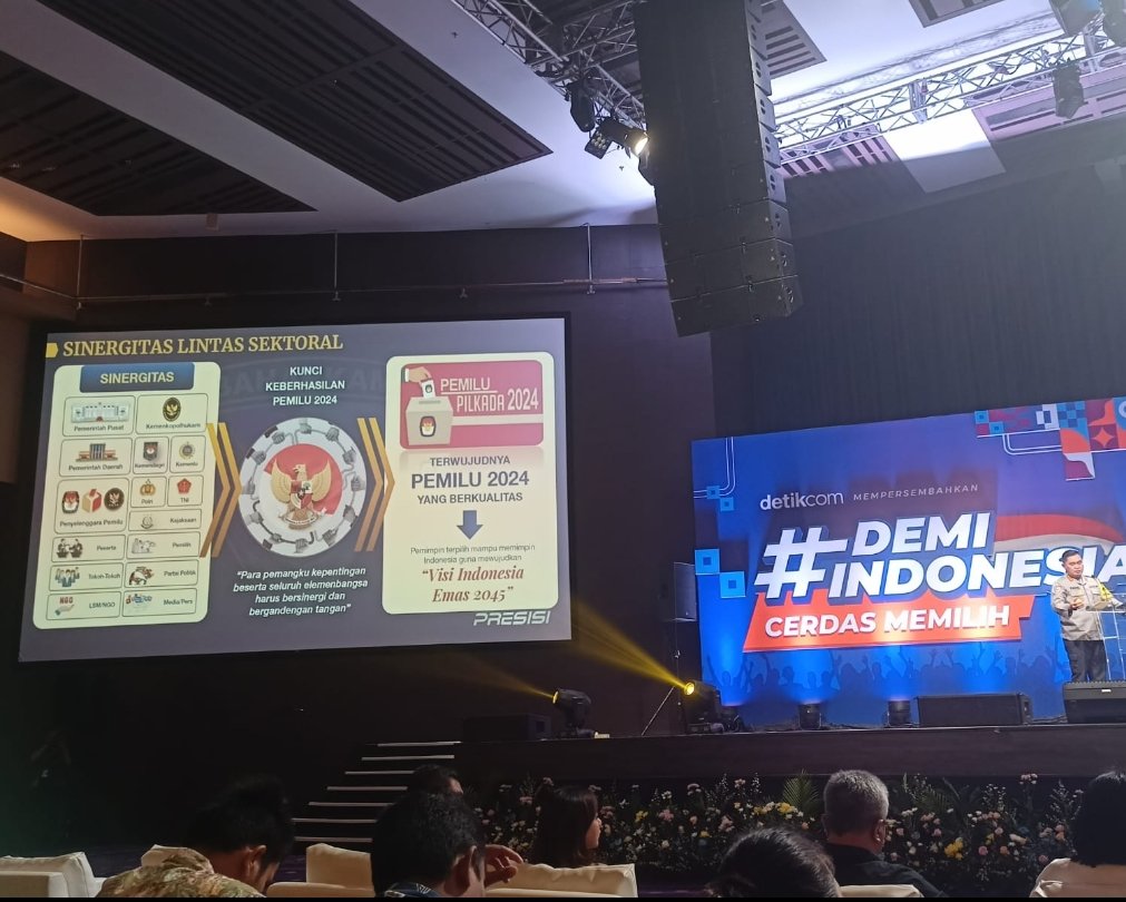 Semoga setelah nonton acara ini, gak kebawa berita2 hoax yg bikin kisruh ya, terutama masyarakat awam .
#DemiIndonesiaCerdasMemilih
#detikpemiludamai