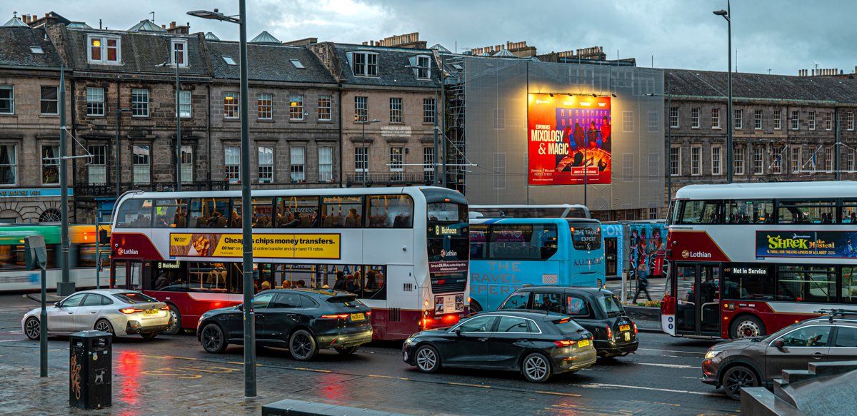 maximusmaximise's tweet photo. Making its return to Edinburgh, global leader in premium drinks @DiageoGB advertises its experiences in the heart of the bustling city. @TalonOOH @PHD_UK 

#OOH #outofhome #advertising #megabanner https://t.co/ooj8SlHcWT