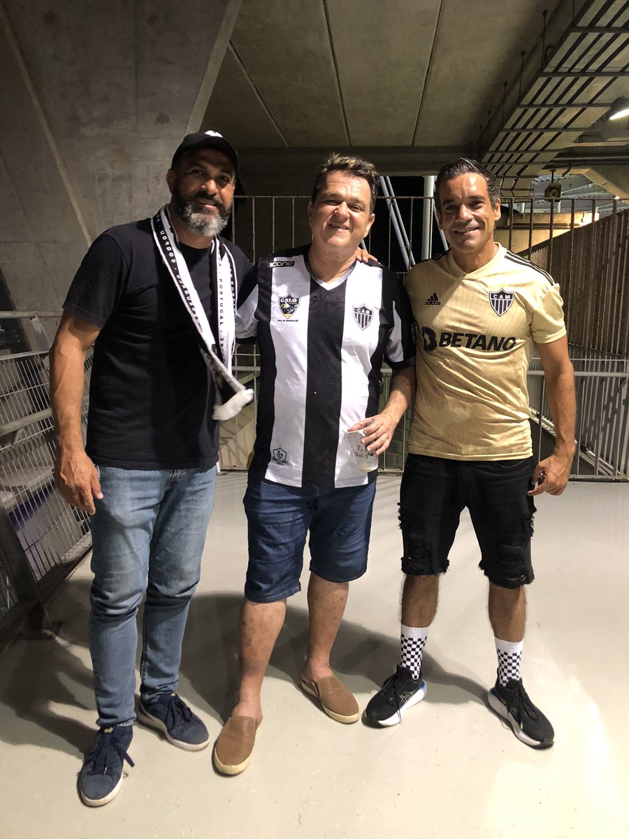 FredericoBarro3's tweet photo. Resultado pífio, atuação medíocre. Mas valeu por reencontrar os amigos, o que não foi possível em 2021 🏆devido a pandemia e ser liberado somente torcida única.  Que venha 2024!. #Galo 🐓

@GALOFEIRA1 @SerGalo_ @galosalvadorBA https://t.co/FKjmF2fFfk