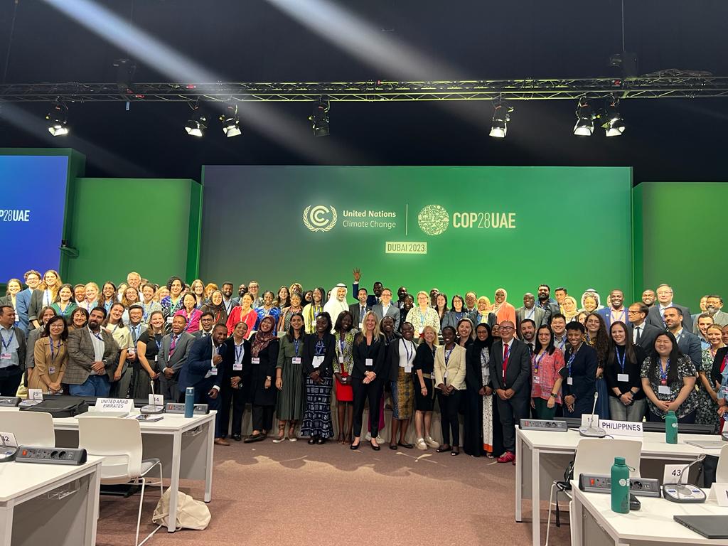 Duapaproject's tweet photo. Amidst the ongoing National Adaption Plans discussions at #COP28 , where our Youth Bridge Foundation Youth Advisory Board Member, Sharon Asenso, joined as a Junior Negotiator with the Ghana delegation, significant strides emerged from yesterday's negotiation on loss and damage. https://t.co/BSRjCIEtqA