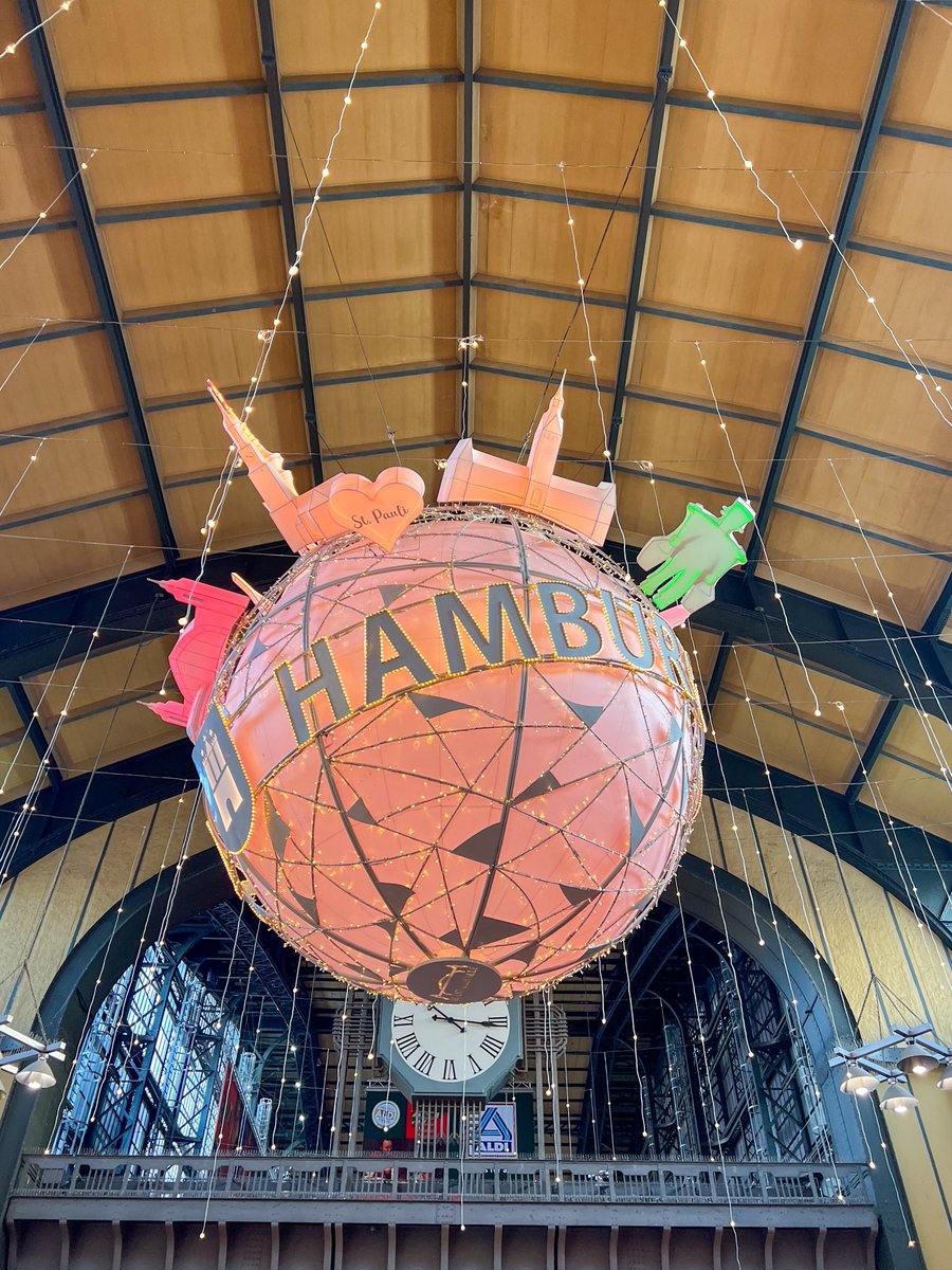 Zurück am Schreibtisch nach einer arbeitsreichen Vorstandssitzung <a href="/ANGA_Verband/">ANGA</a>. Rückblick auf 2023,  #NABEG, #GIA, #Doppelausbau im Fokus &amp; Austausch über Verhandlungen mit #GEMA &amp; Corint Media. 🙏 an meine Vorstandskolleginnen &amp; -kollegen, das #ANGA-Team &amp; die Geschäftsleitung.