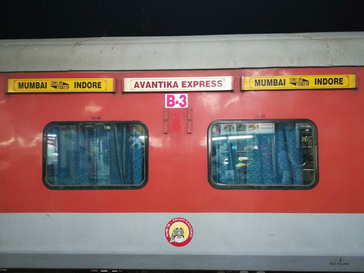 Mumbai Indore -830km 
Avantika takes 12h15m

Mumbai - Hyderabad - 790km
Hussainsagar takes - 14h15m