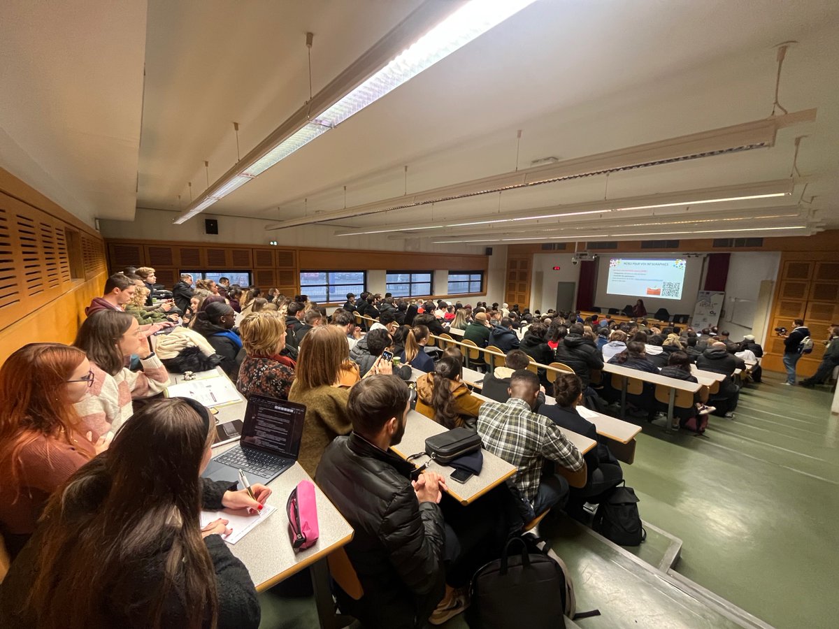 Un amphi plein pour le lancement de la journée DiLL Day ! @UnivTours <a href="/Univ_Orleans/">Université d'Orléans</a> <a href="/insacvl/">INSA CVL</a>