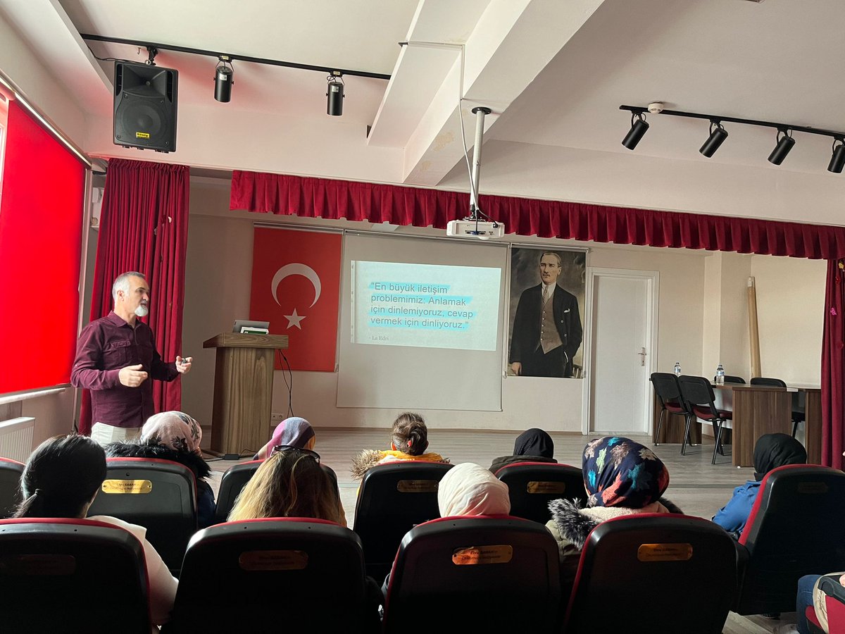 Velilerimizle sohbet toplantılarımız başladı. Faydalı geçen toplantılarımızın devamı gelecek hafta olacak.