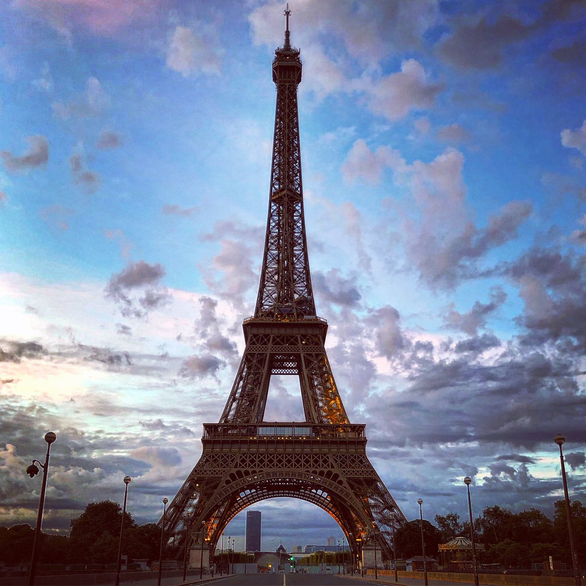 That early morning walk felt a oui bit different. Paris, I must say, you’re so France-y! #WalkingAroundParis #EarlyMorningWalks #EiffelTower #Paris #LatePost