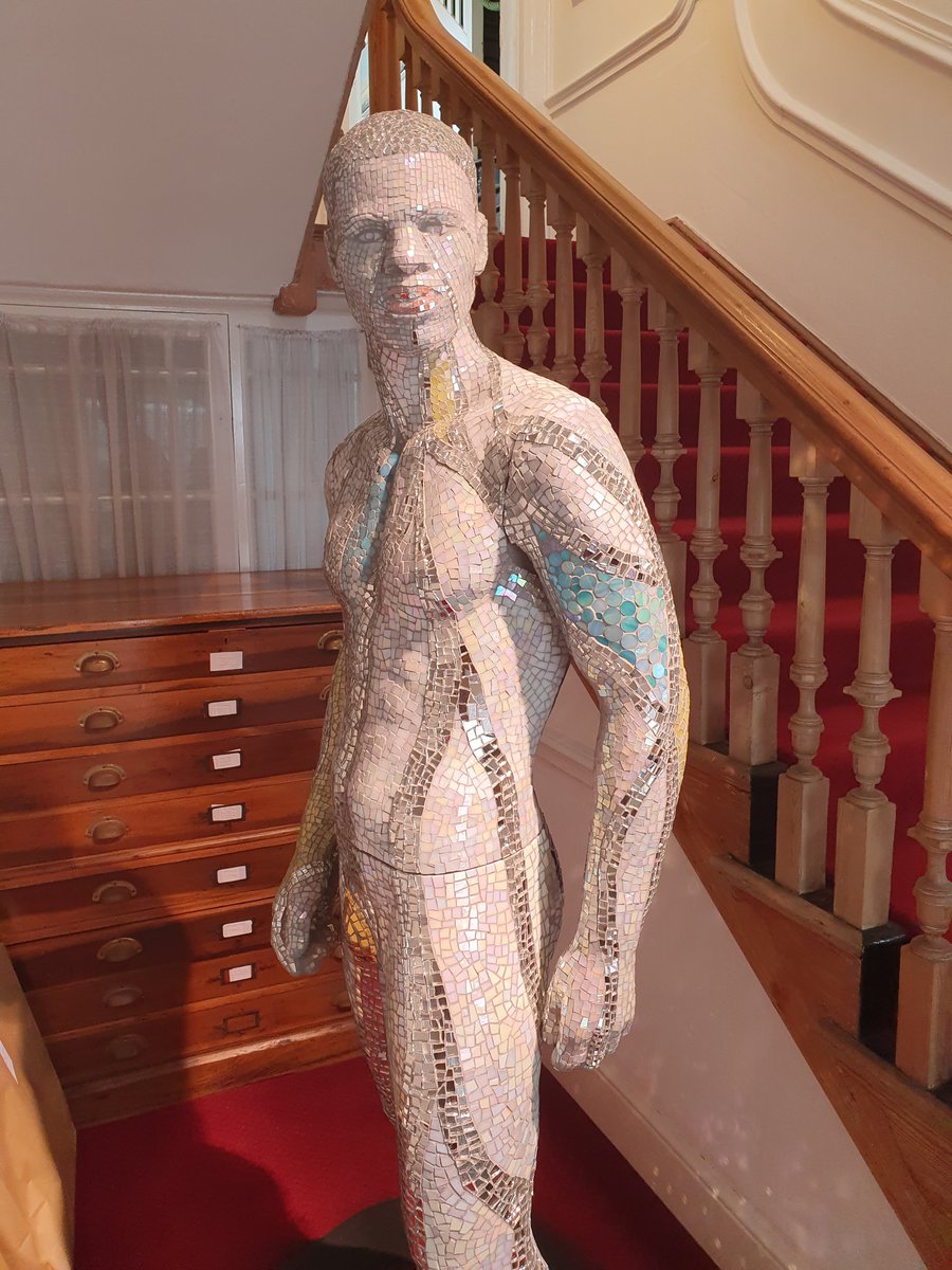 janevisick's tweet photo. #6MusicArt
My portrait of a Fallen Angel
Thousands of hand cut pieces of iridescent and mirrored glass on a 6 foot mannequin. Currently in Buckenham Galleries Southwold https://t.co/1mOZndXGHJ