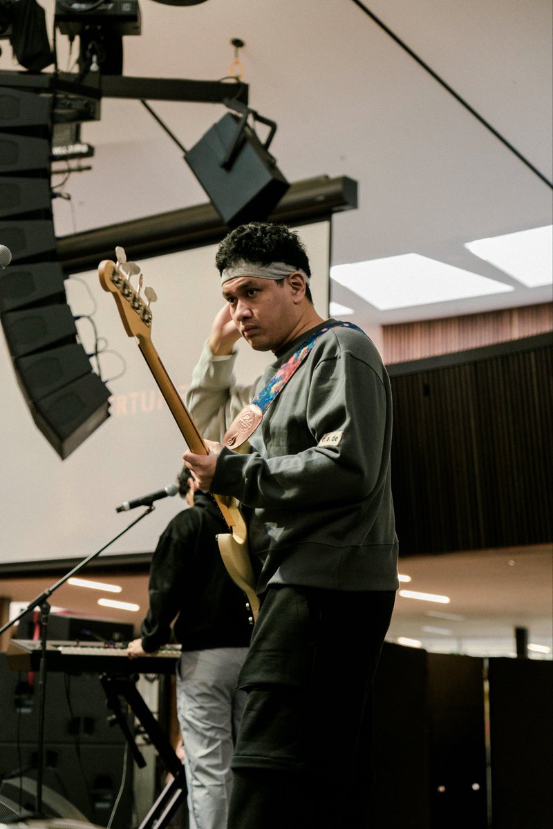 TheOvertunes's tweet photo. Soundcheck vs Performance — @MadaEmmanuelle ver. https://t.co/0IWO3veEmu