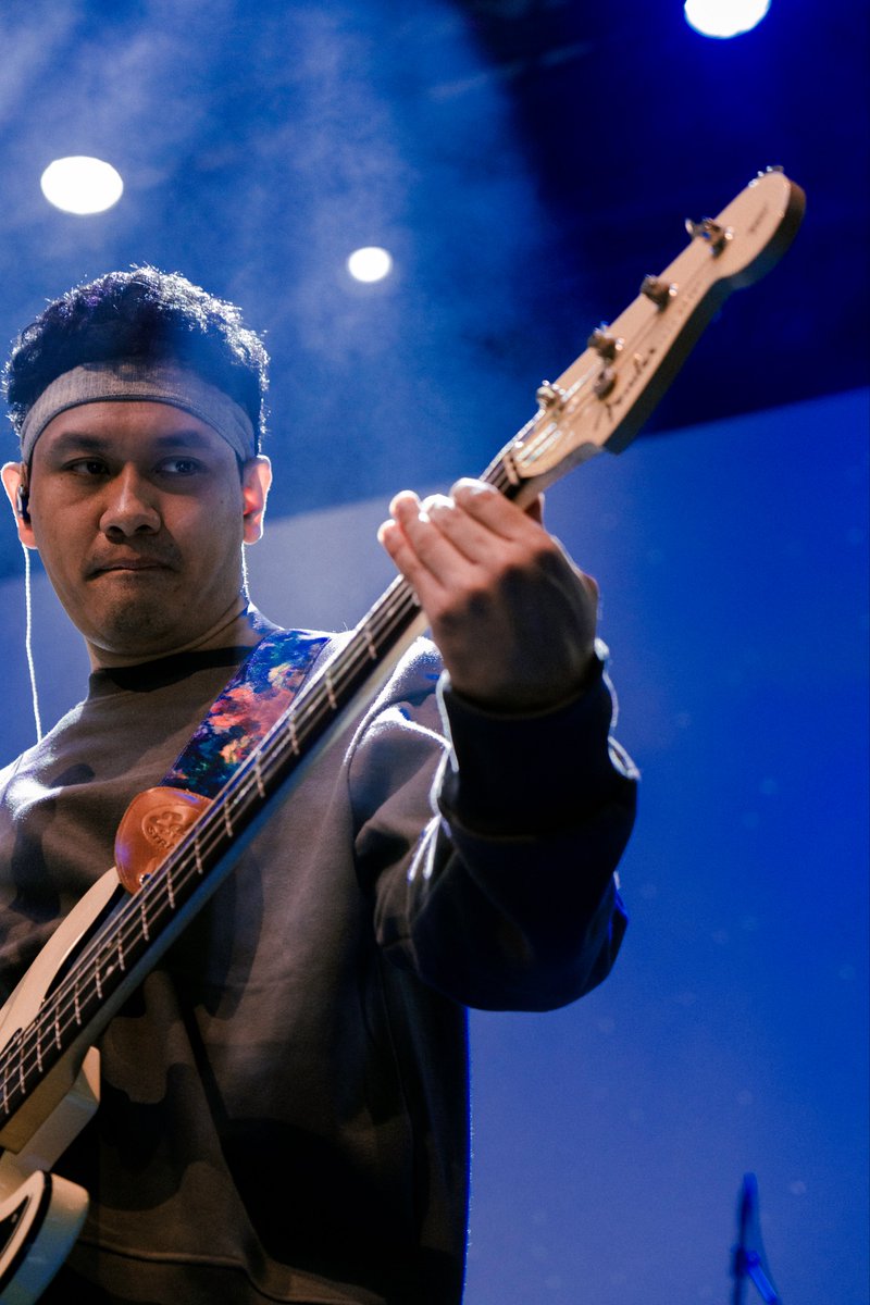 TheOvertunes's tweet photo. Soundcheck vs Performance — @MadaEmmanuelle ver. https://t.co/0IWO3veEmu