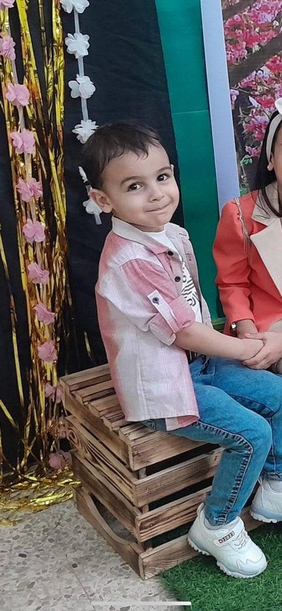 uzisall's tweet photo. الطفل محمد صالح، قتلته طائرات الاحتلال، 
امه لمحمد صاحبة جملة "أخذت فيه 580 إبرة هيبارين". https://t.co/DnRhm3f0Jv