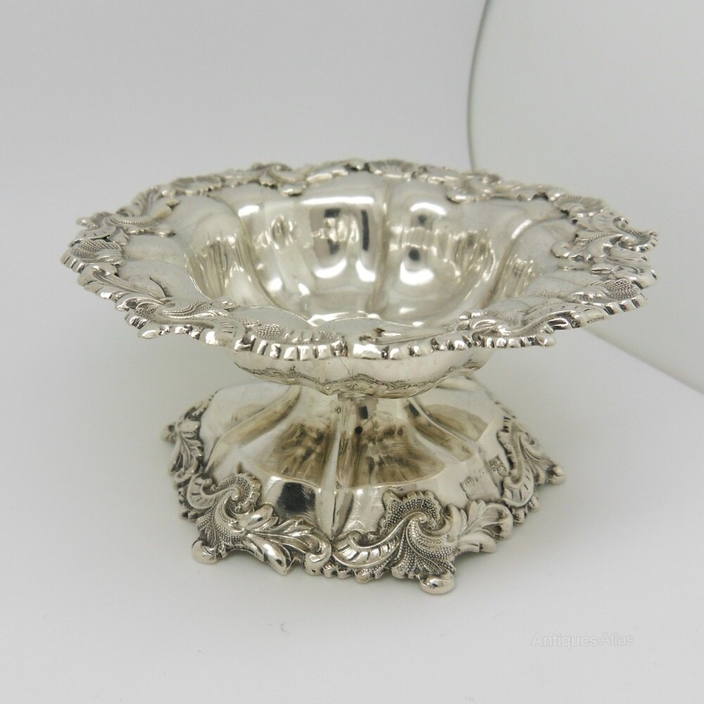 antiques_atlas's tweet photo. Christmas Gifts For Her Him Children Your Home And Whacky Stuff On This Link https://t.co/axbY8RAzRS
1.Russian silver tazza 1844 by Tverskov
Id code as309a1824 @woodbridgeantiques  
2.Victorian Arts &amp; Crafts Silver Plate Table Gong
Id code as289a1082 @LevelsAntiques 
#antiques https://t.co/87fit5vfd5