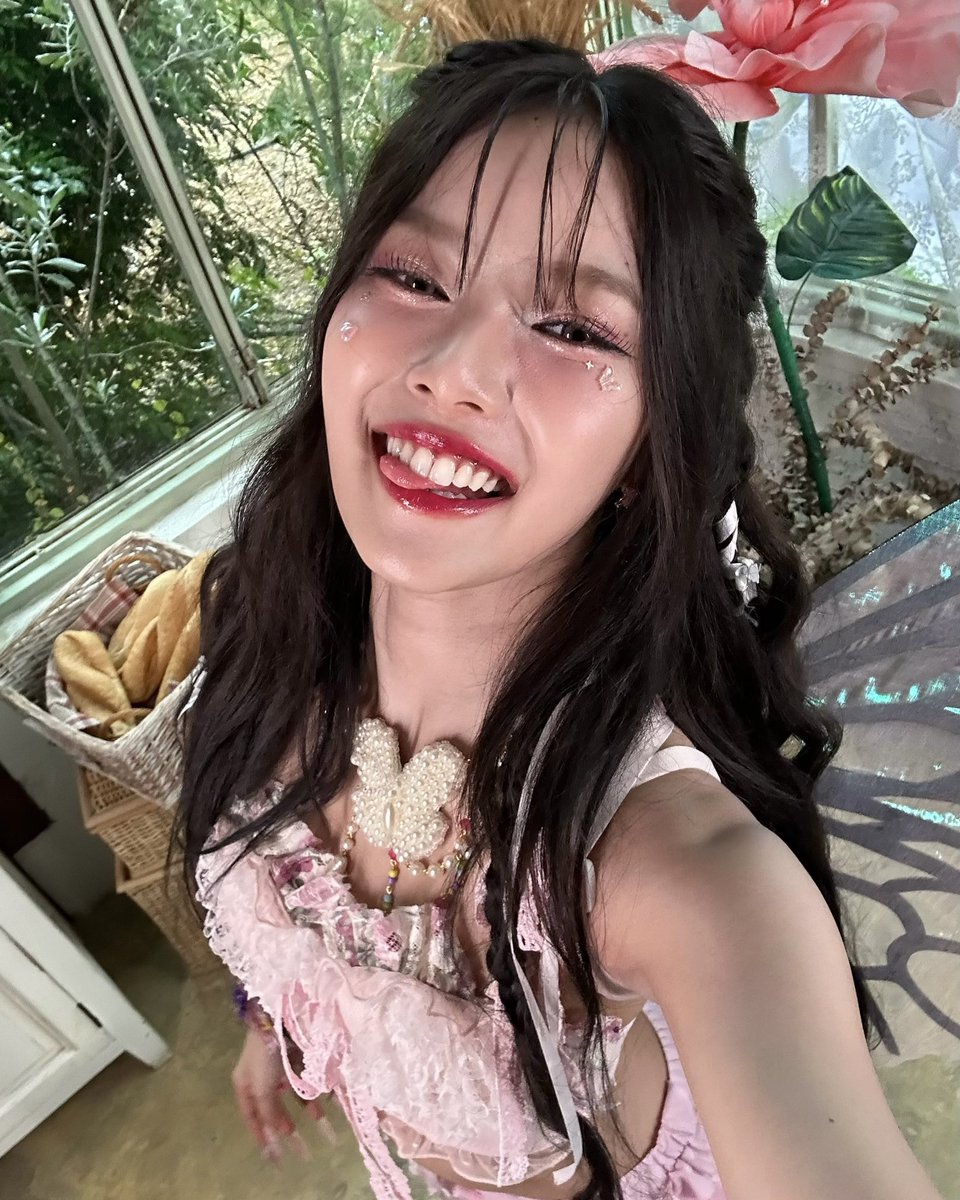 PIXXIEofficial_'s tweet photo. ชอบมาตลอด เลิกไม่ได้หรอก🫵🏻💖🧚🏻‍♀️

🔗 https://t.co/jrhgNabHof

#PiXXiE 
#Mabelz_PiXXiE 
#PiXXiE_ชอบไปหมด https://t.co/nvD3eWs0pB