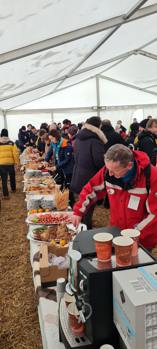 bankavin's tweet photo. Catering na rekonstrukci Bitvy Tří Císařů je za námi a dnes od 18,00 hodin budeme degustovat francouzská vína za přítomnosti Napoleonských vojáků. Kde? Hlinky 106 od 18,00 hodin. https://t.co/HrsEl17Gyc
