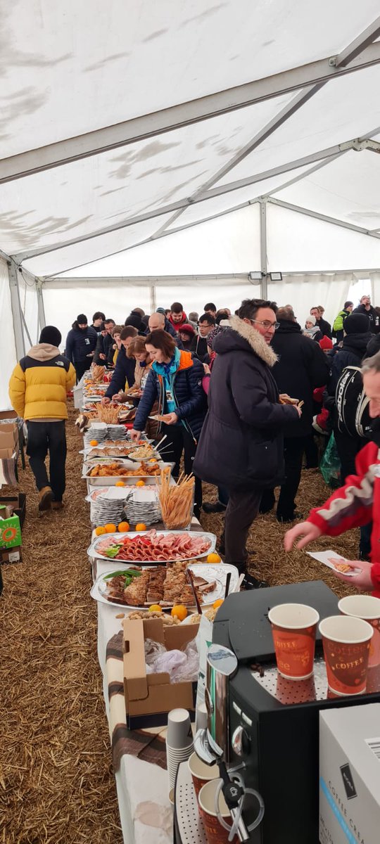 bankavin's tweet photo. Catering na rekonstrukci Bitvy Tří Císařů je za námi a dnes od 18,00 hodin budeme degustovat francouzská vína za přítomnosti Napoleonských vojáků. Kde? Hlinky 106 od 18,00 hodin. https://t.co/HrsEl17Gyc