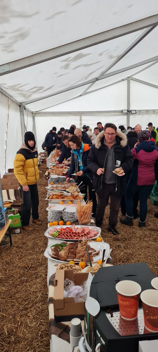 bankavin's tweet photo. Catering na rekonstrukci Bitvy Tří Císařů je za námi a dnes od 18,00 hodin budeme degustovat francouzská vína za přítomnosti Napoleonských vojáků. Kde? Hlinky 106 od 18,00 hodin. https://t.co/HrsEl17Gyc